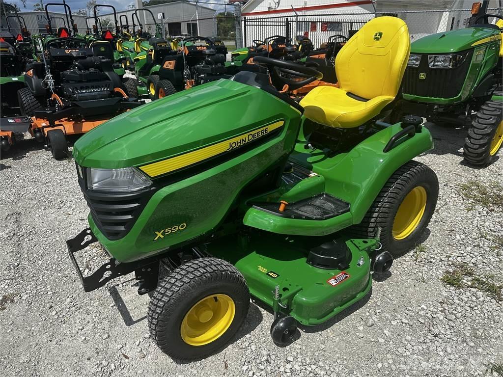 John Deere X590 Kompaktie traktori