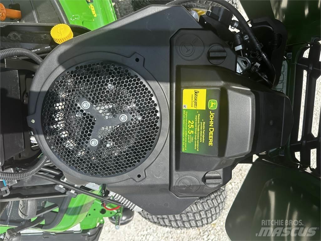 John Deere X590 Kompaktie traktori