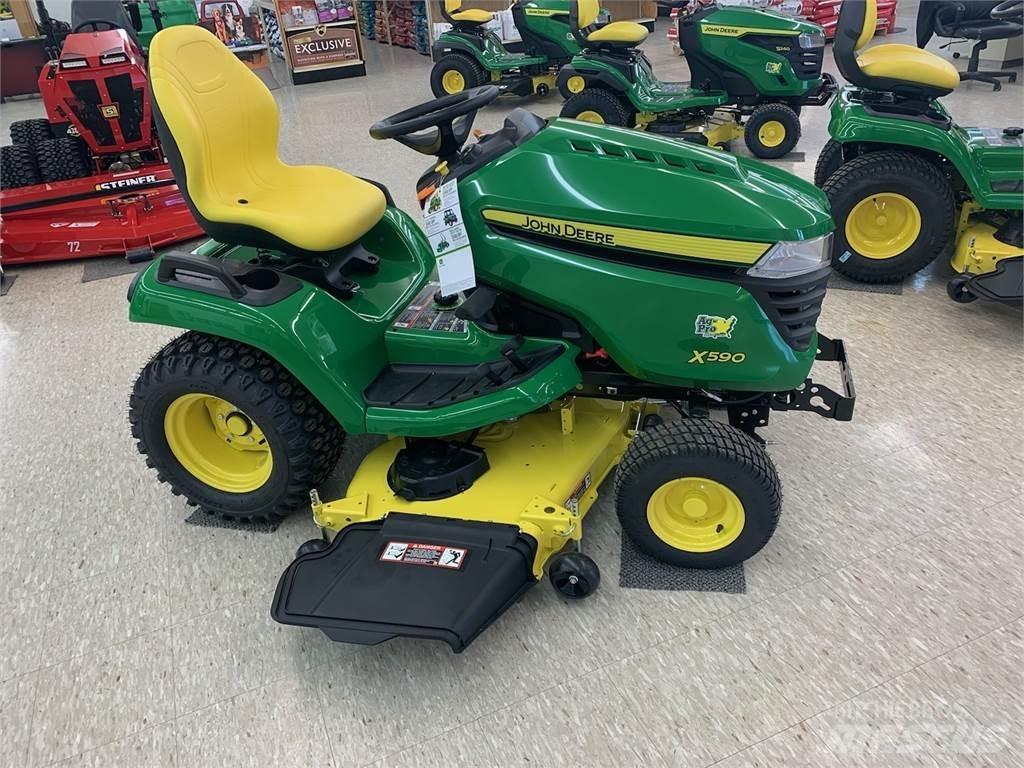 John Deere X590 Kompaktie traktori