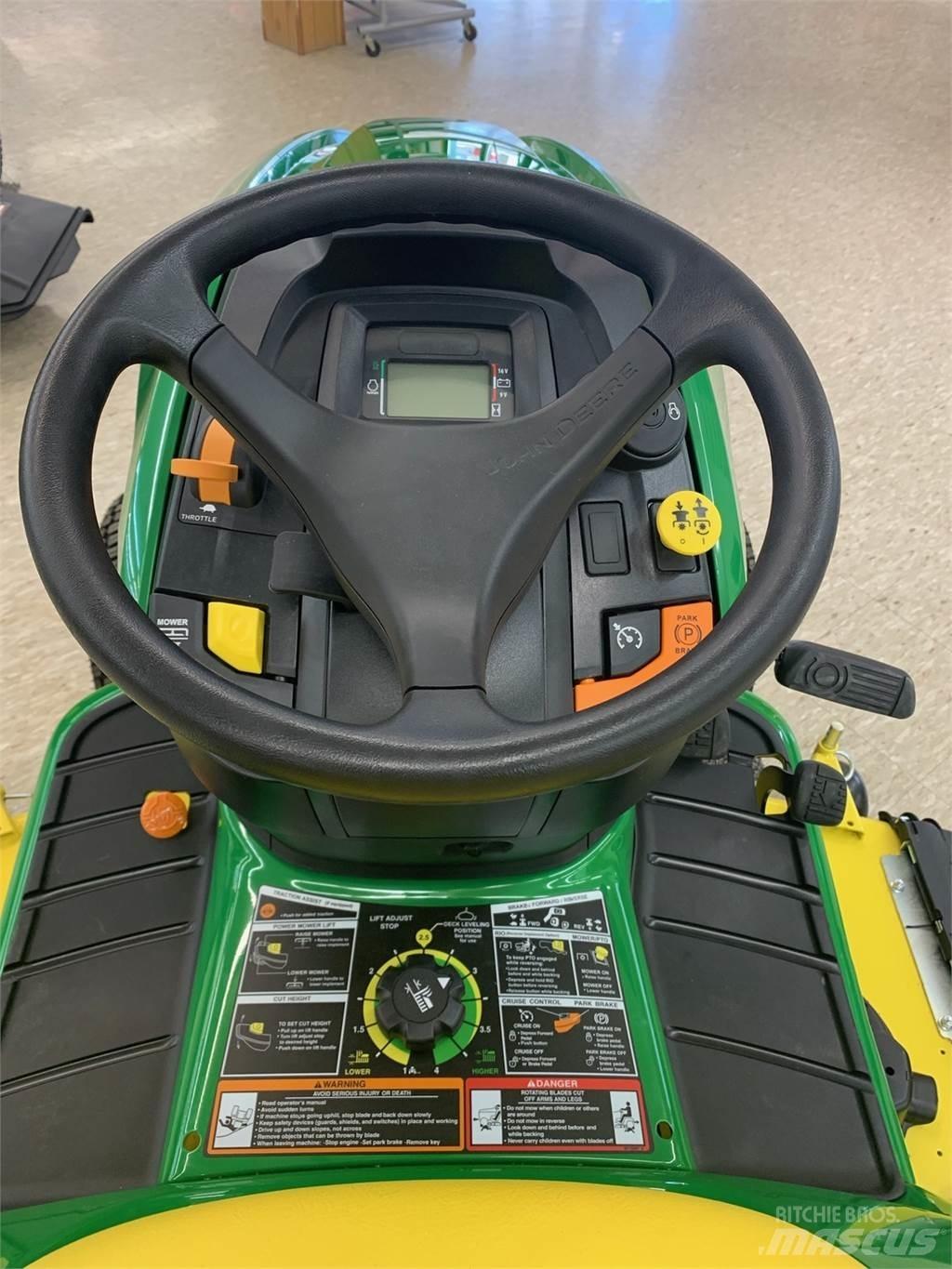 John Deere X590 Kompaktie traktori