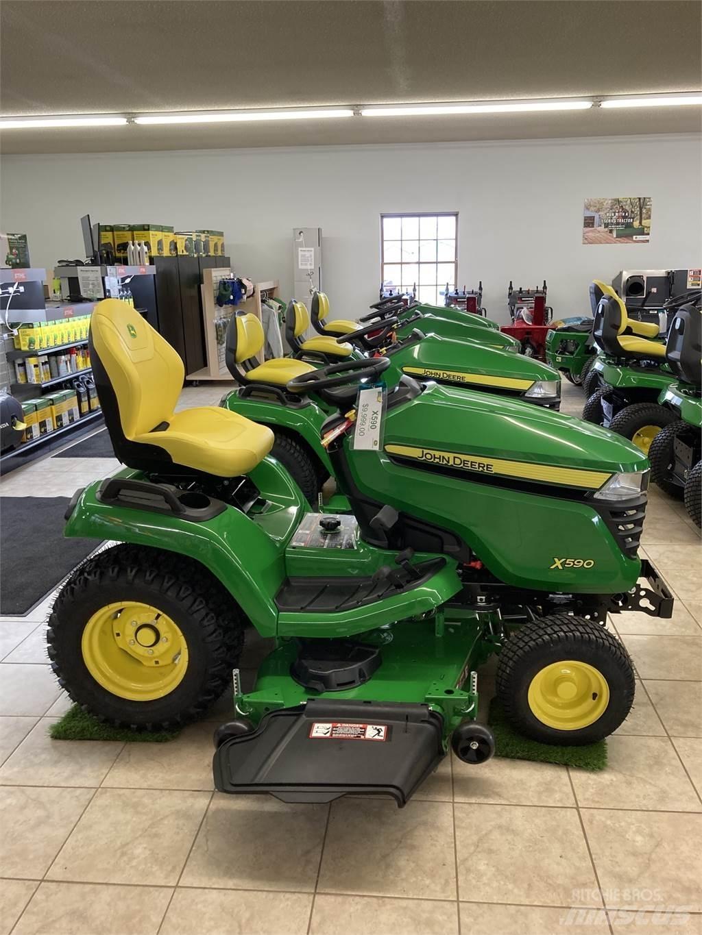 John Deere X590 Kompaktie traktori