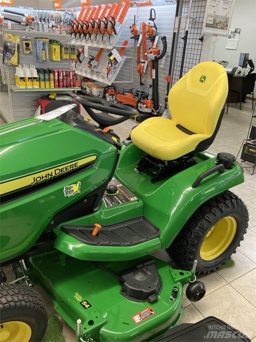 John Deere X590 Kompaktie traktori
