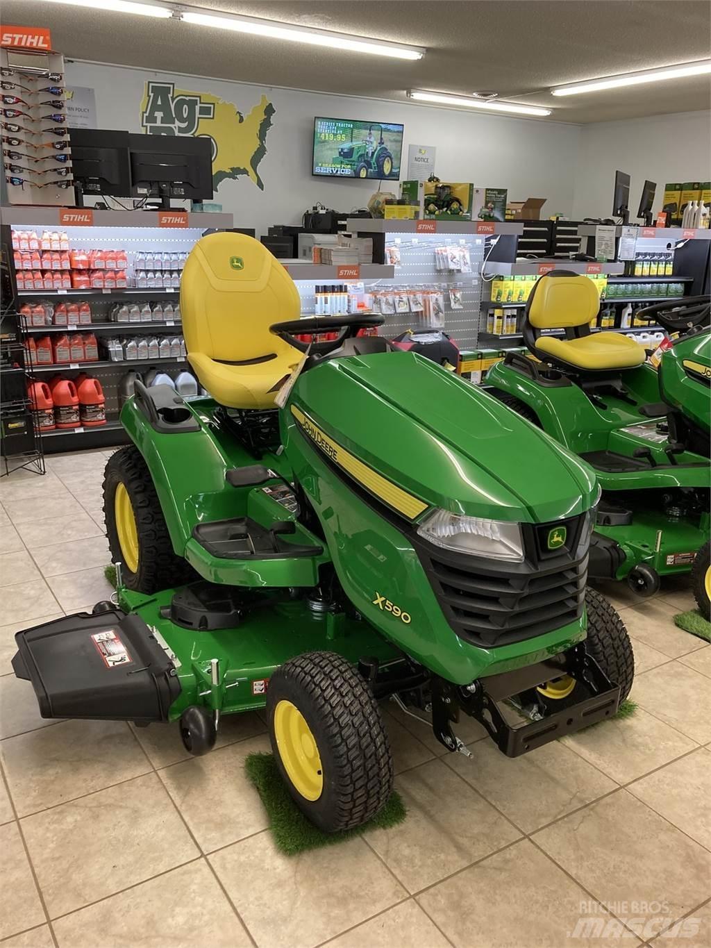 John Deere X590 Kompaktie traktori