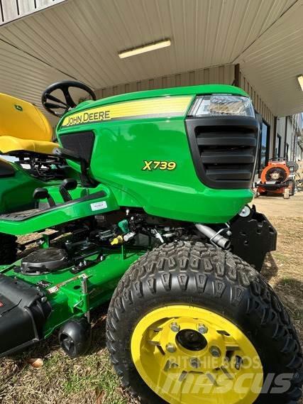 John Deere X739 Kompaktie traktori