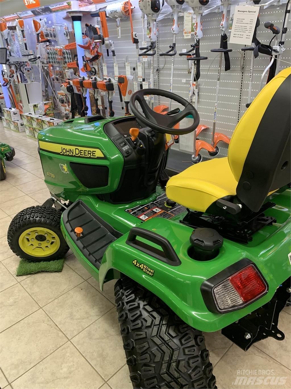 John Deere X739 Kompaktie traktori