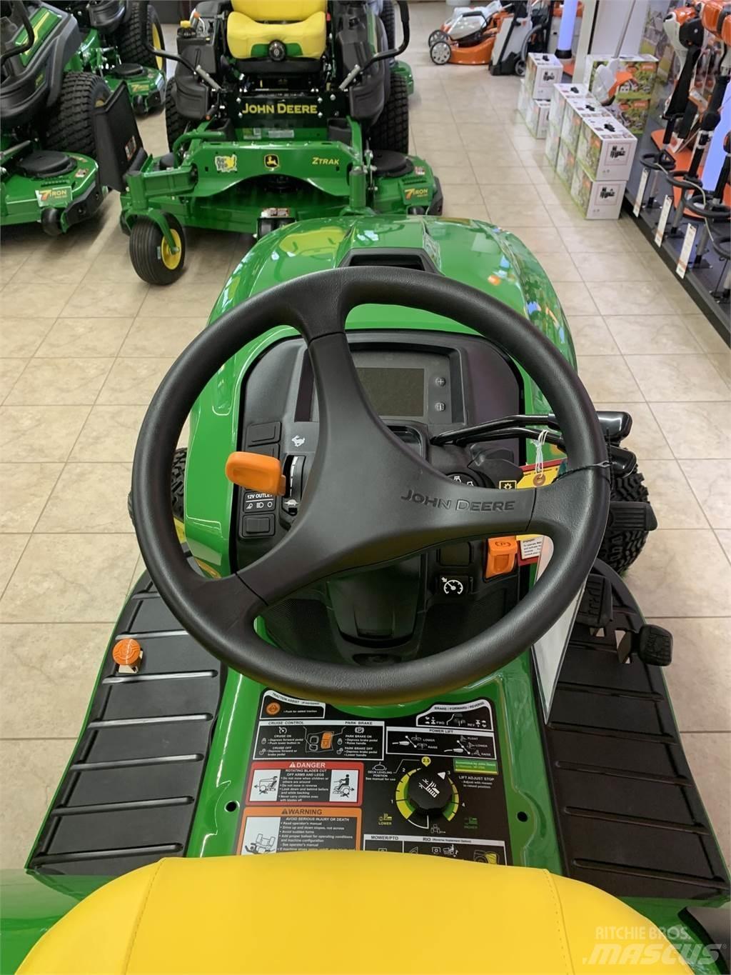 John Deere X739 Kompaktie traktori