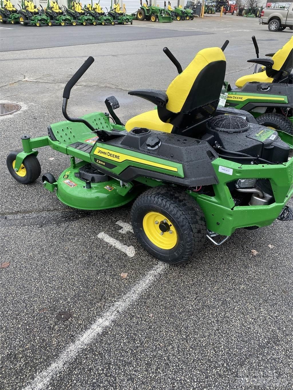 John Deere Z320R Nulles pagrieziena zāles pļāvēji