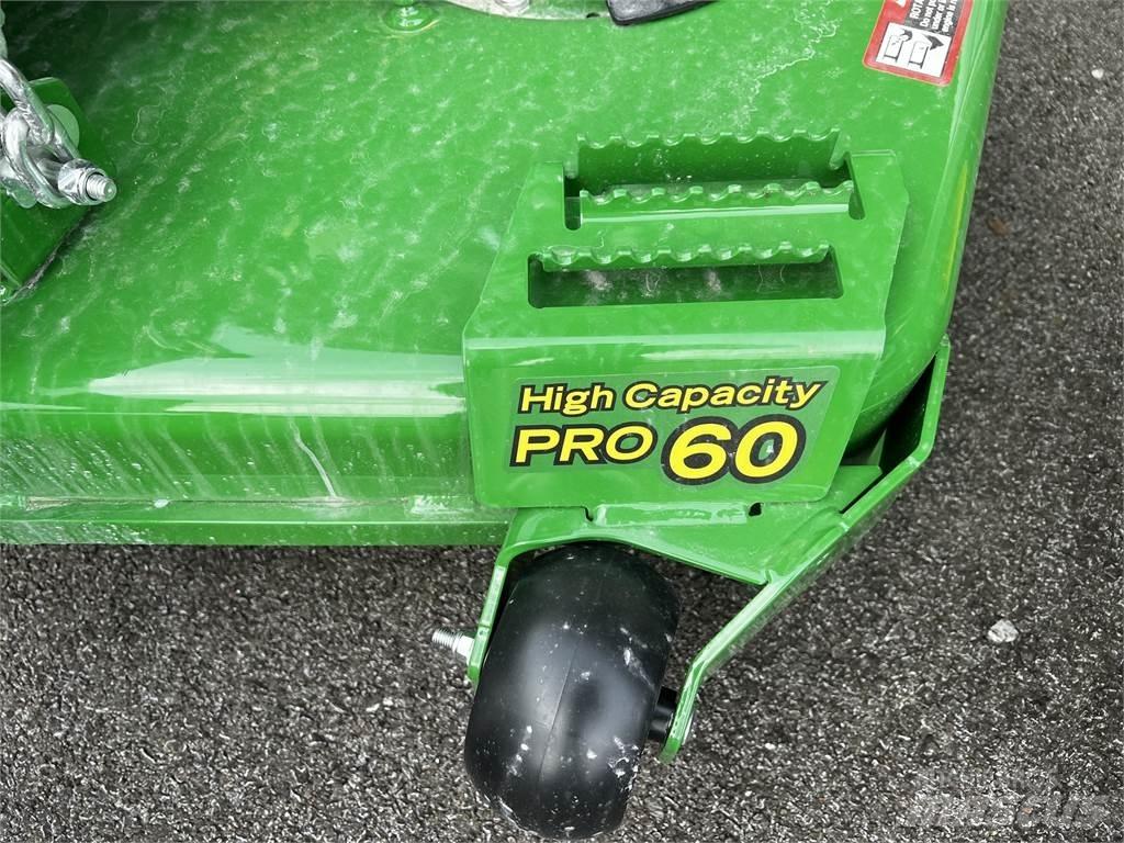 John Deere Z720E Nulles pagrieziena zāles pļāvēji