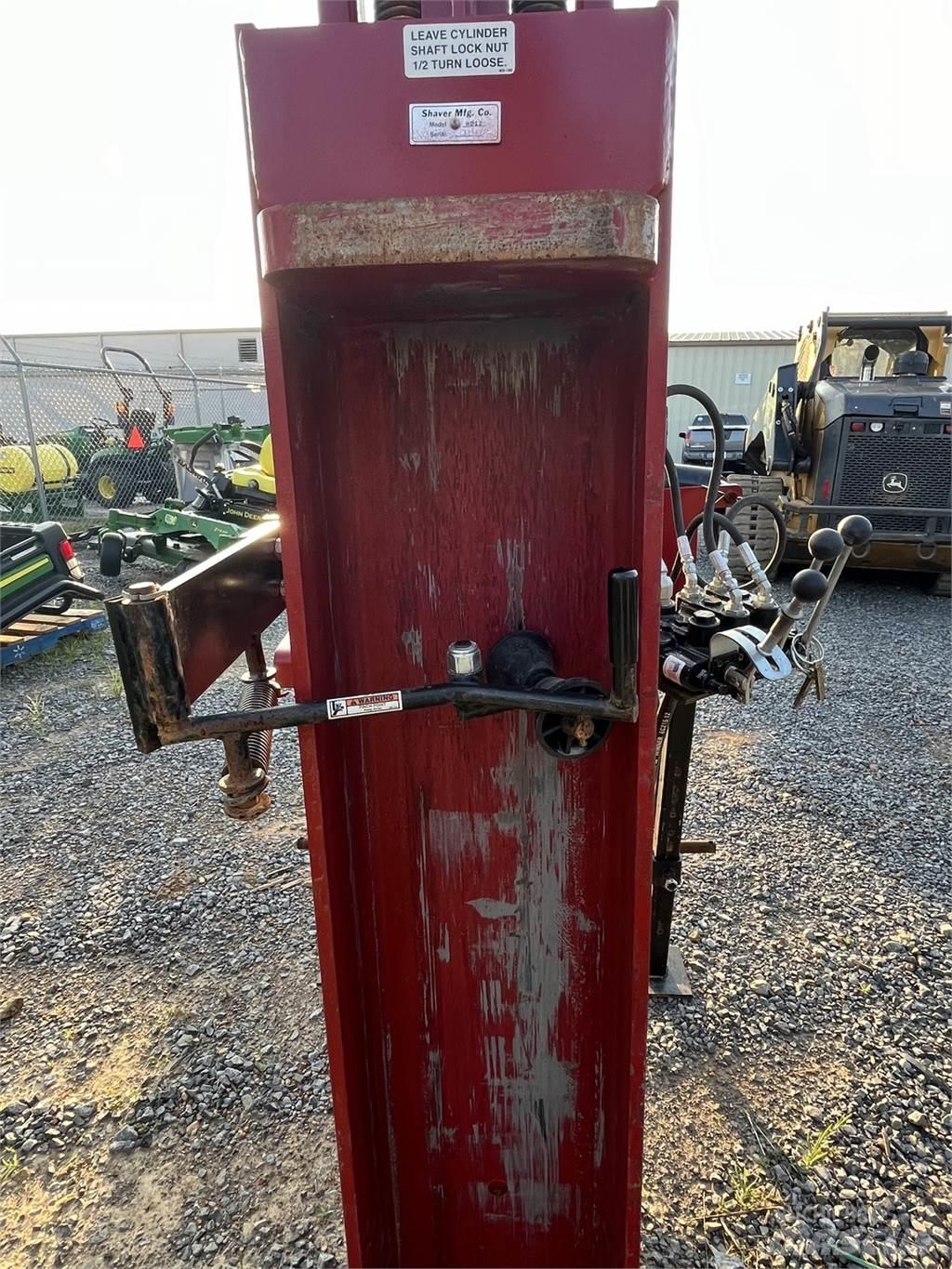  Shaver HS-12 Frontālie iekrāvēji un ekskavatori