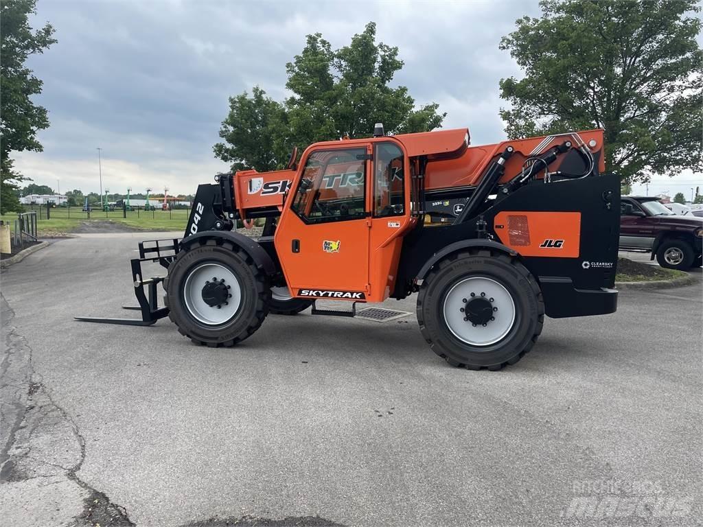 SkyTrak 8042 Teleskopiskie manipulatori