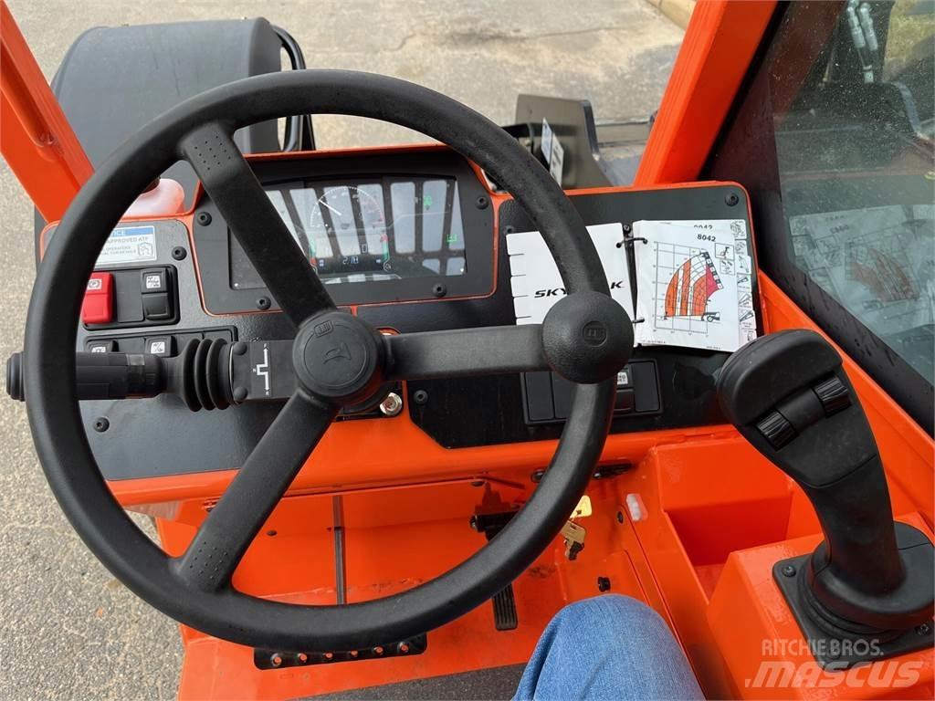 SkyTrak 8042 Teleskopiskie manipulatori