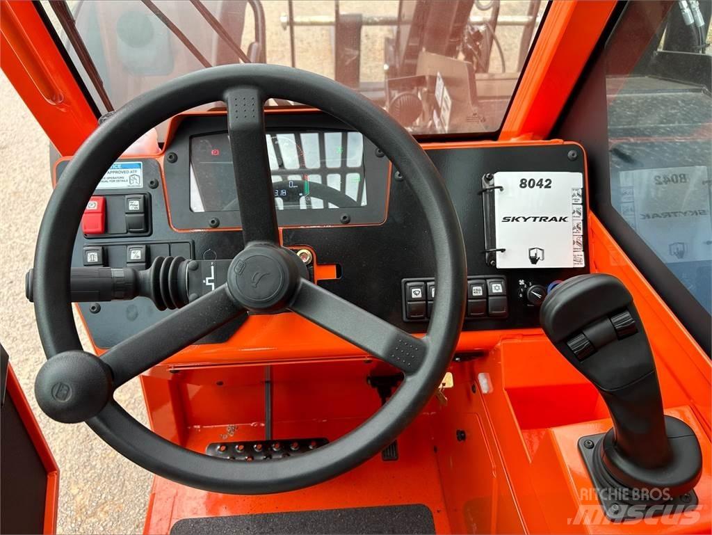 SkyTrak 8042 Teleskopiskie manipulatori