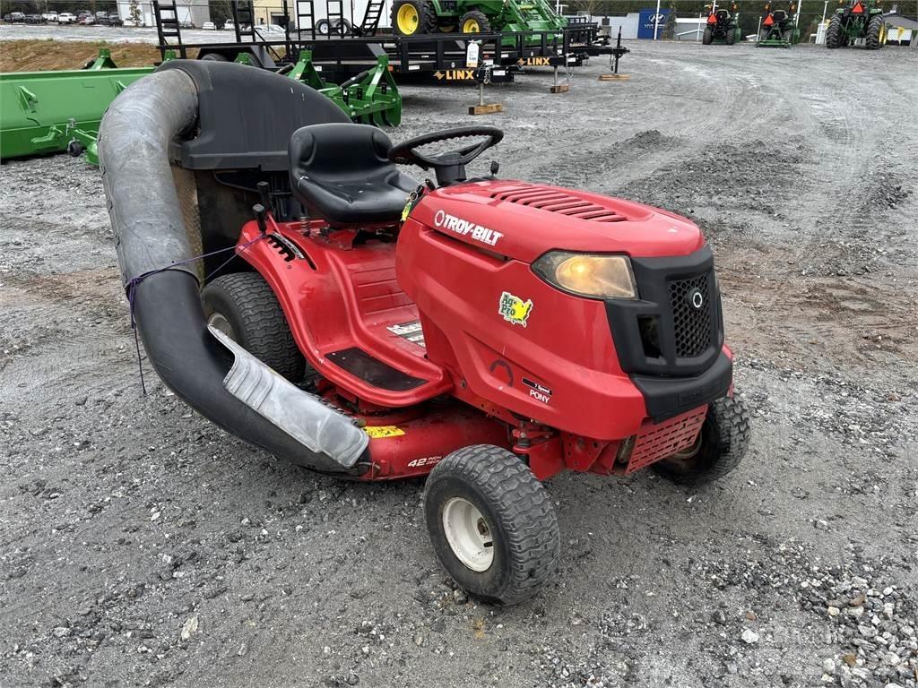 Troy-Bilt Pony Mauriņa traktors