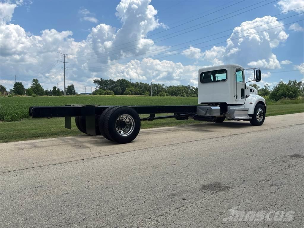 Peterbilt 337 Šasija ar kabīni