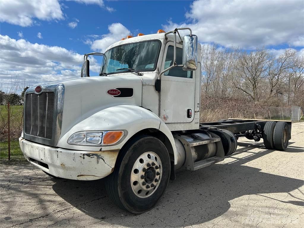 Peterbilt 337 Šasija ar kabīni
