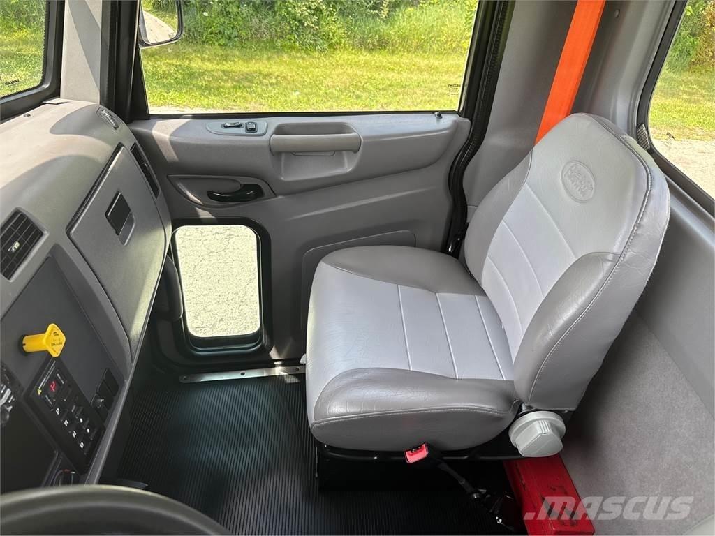 Peterbilt 337 Šasija ar kabīni