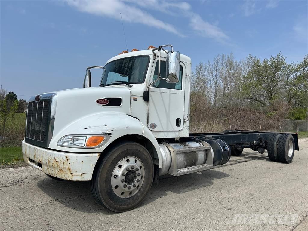 Peterbilt 337 Šasija ar kabīni