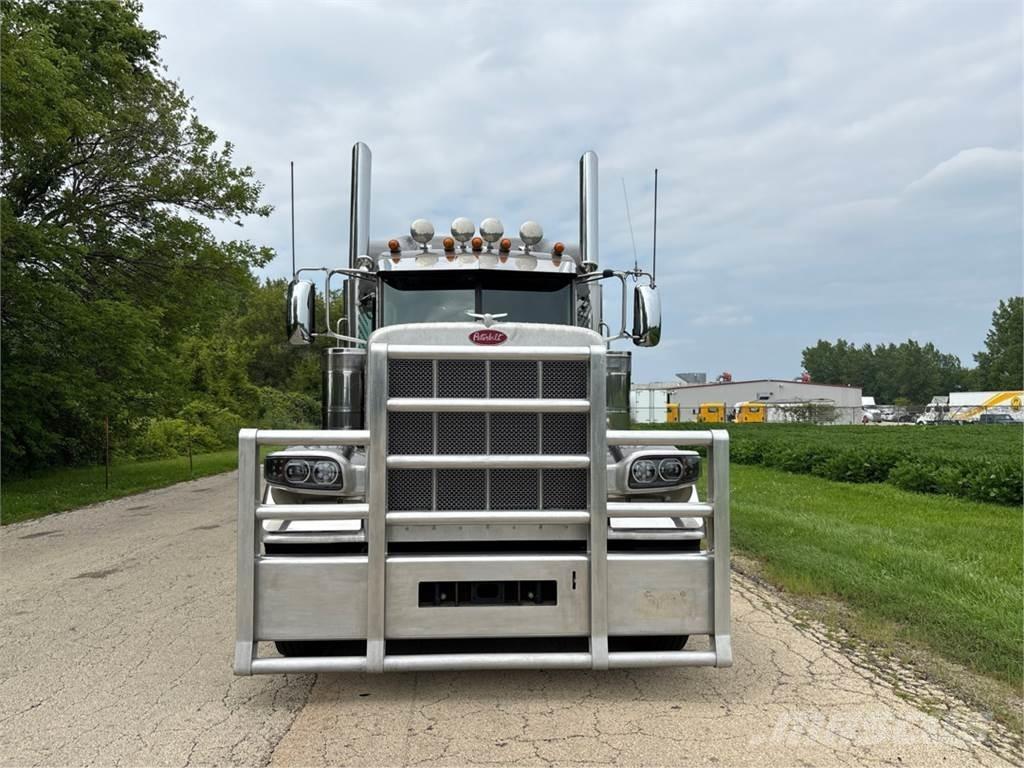 Peterbilt 389 Citi
