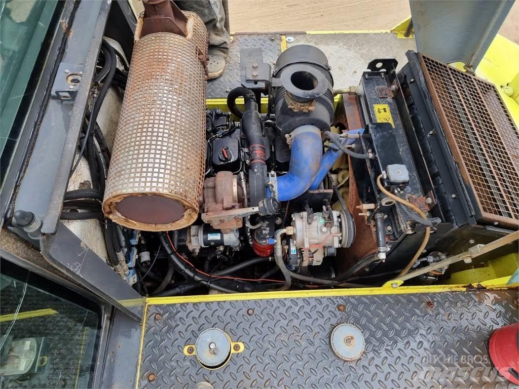 Ammann AP240 Pneimatiskie veltņi