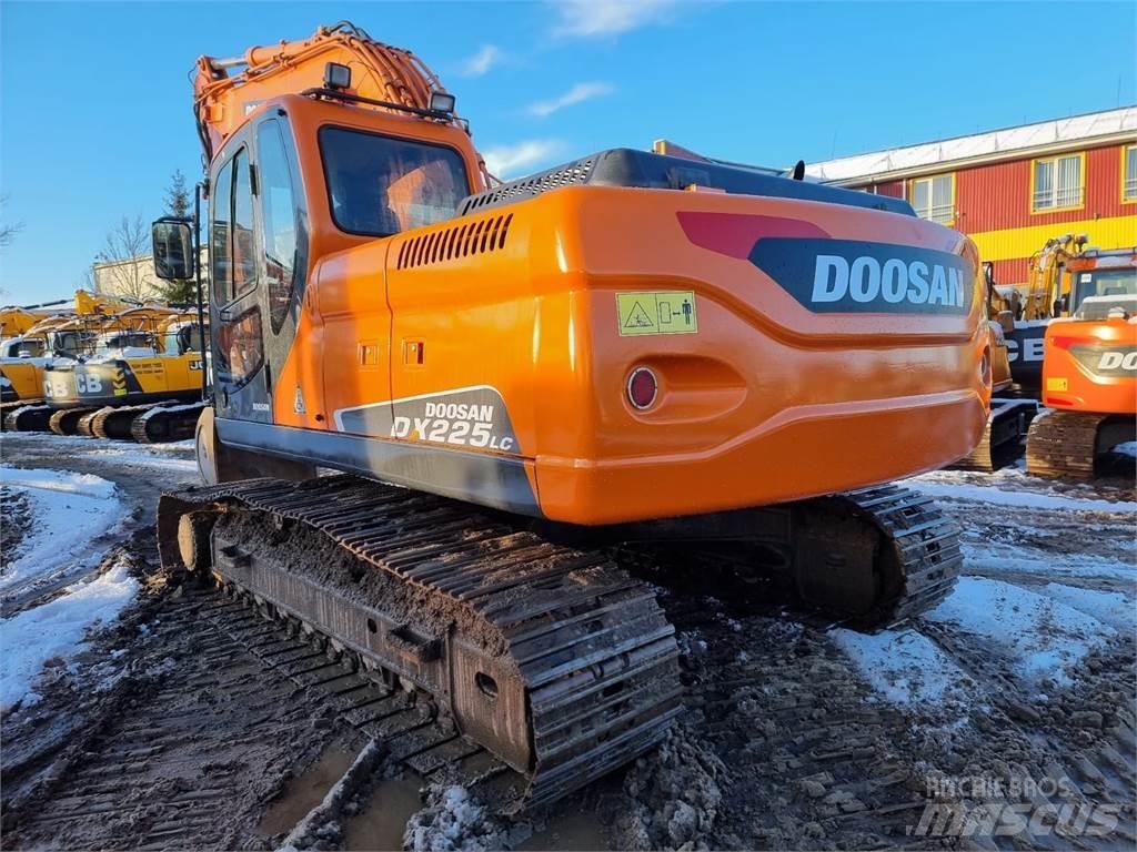 Doosan DX225LC Kāpurķēžu ekskavatori