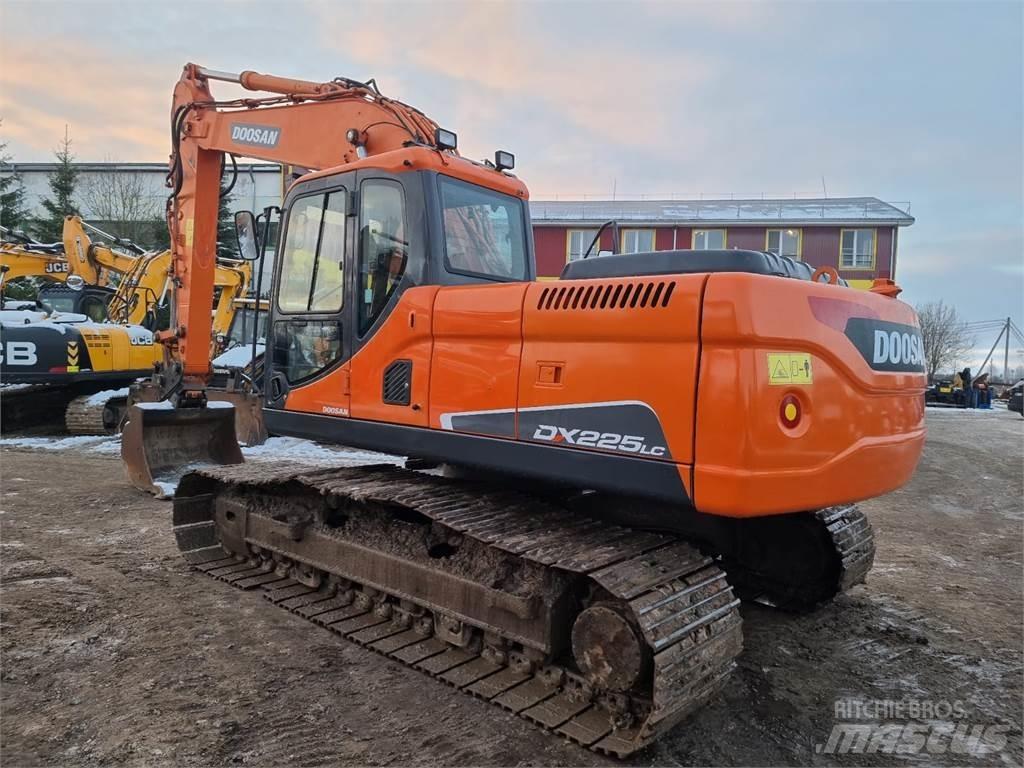 Doosan DX225LC Kāpurķēžu ekskavatori