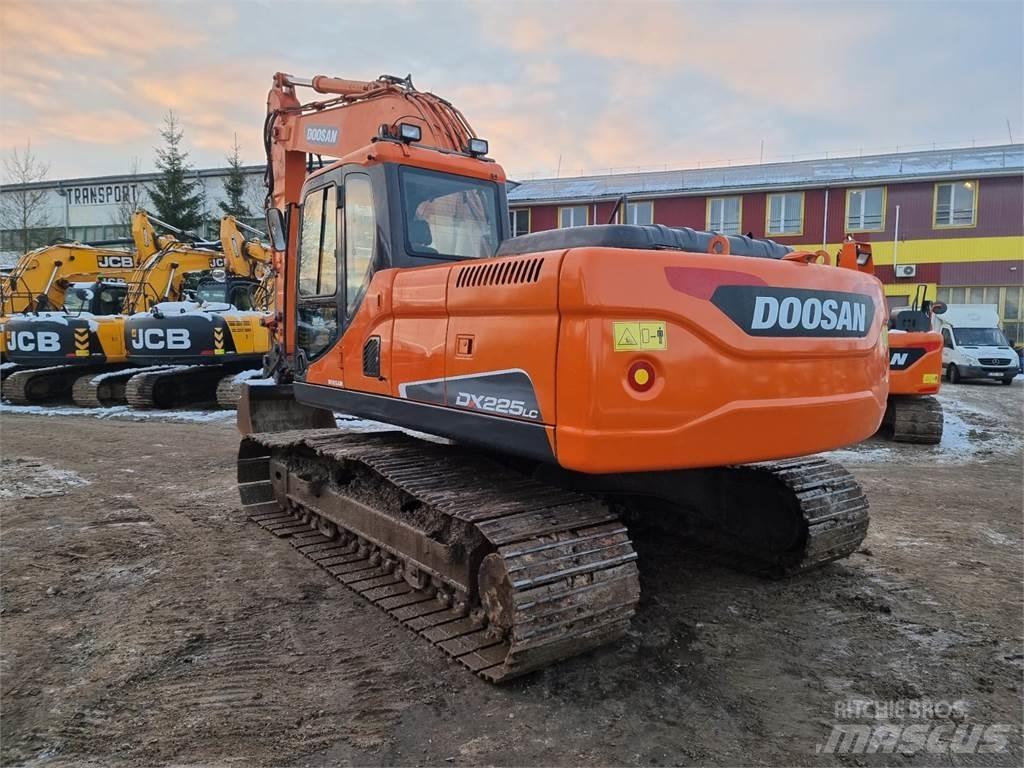 Doosan DX225LC Kāpurķēžu ekskavatori