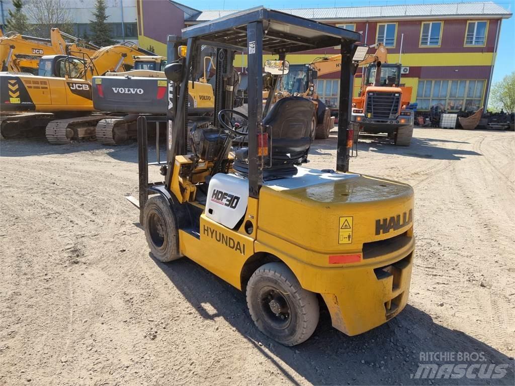 Hyundai Halla HDF30 Tehnika ar dīzeļa dzinēju