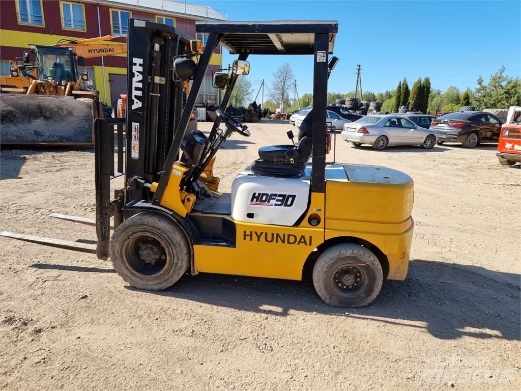 Hyundai Halla HDF30 Tehnika ar dīzeļa dzinēju
