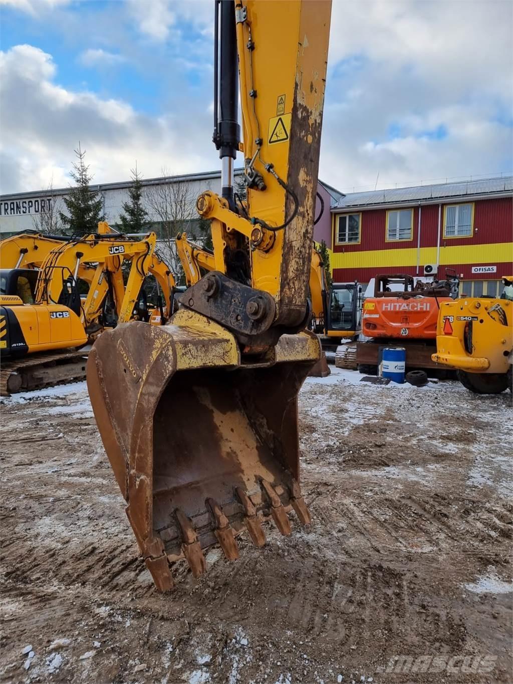 JCB JS220LC Plus Kāpurķēžu ekskavatori