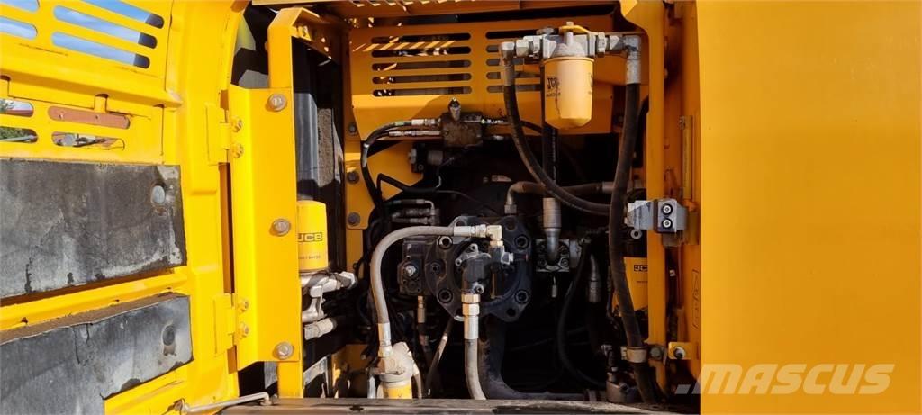 JCB JS220LC Plus + Kāpurķēžu ekskavatori