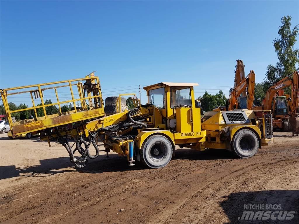 Kita UV211 SP25BG06 Iekrāvēji uz riteņiem
