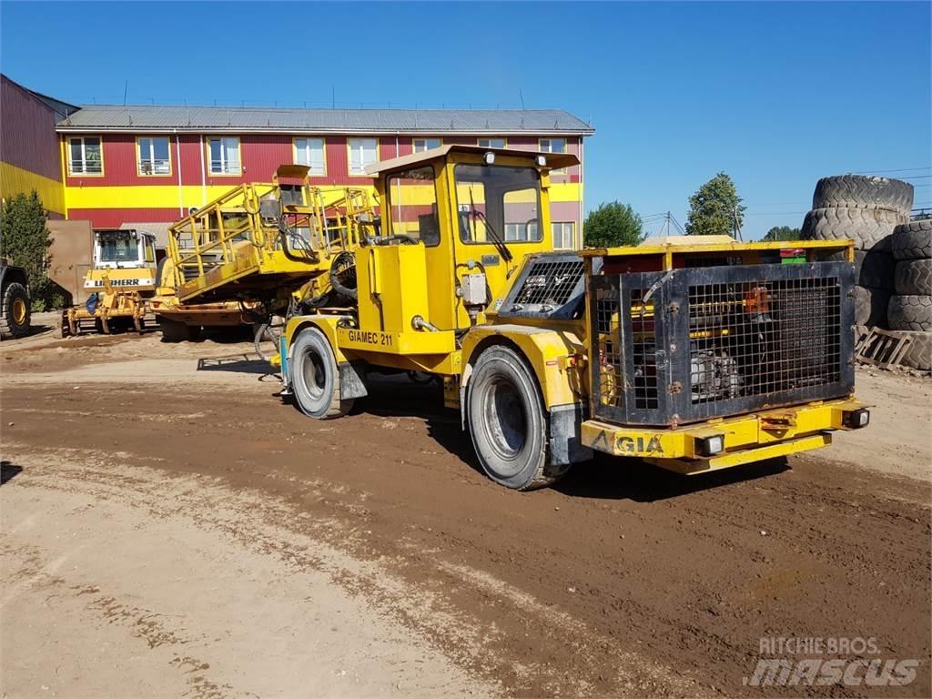 Kita UV211 SP25BG06 Iekrāvēji uz riteņiem