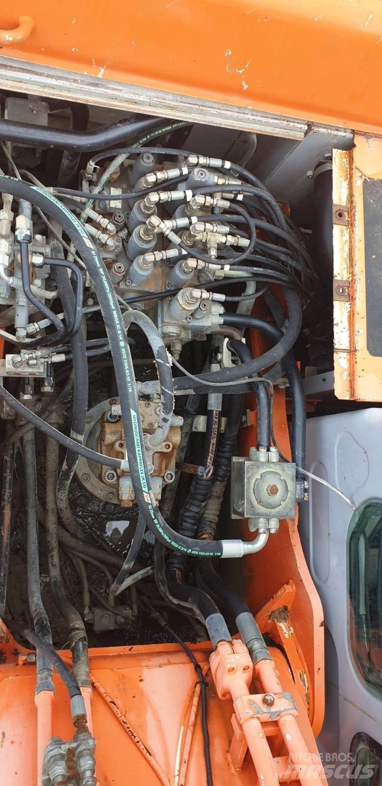 Kobelco E215LC Kāpurķēžu ekskavatori