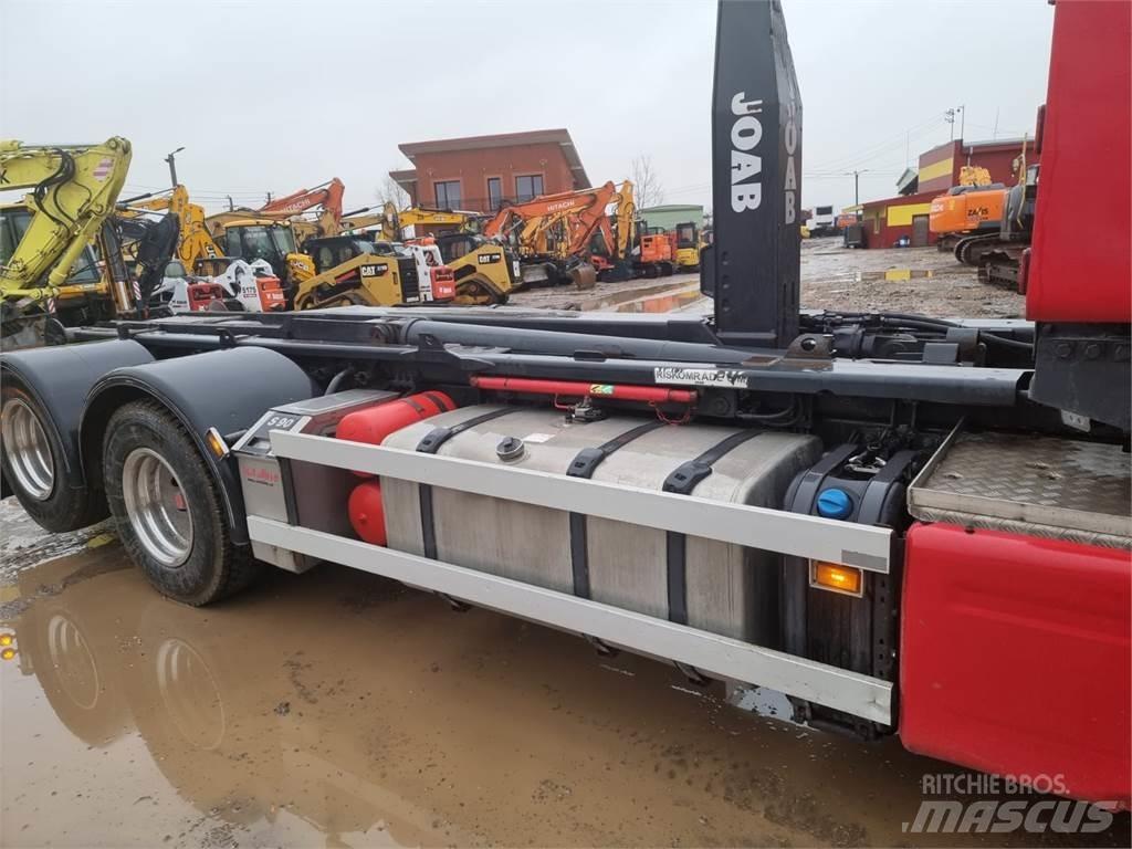 Scania R620 Treileri ar āķi