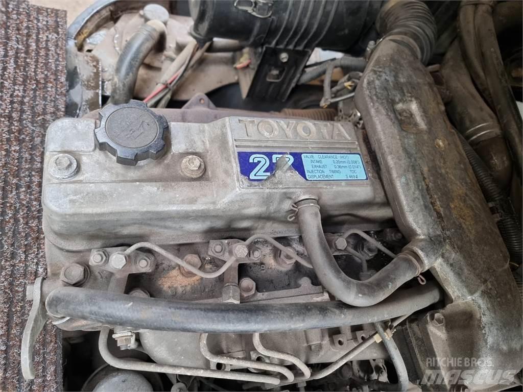 Toyota FD25 Tehnika ar dīzeļa dzinēju
