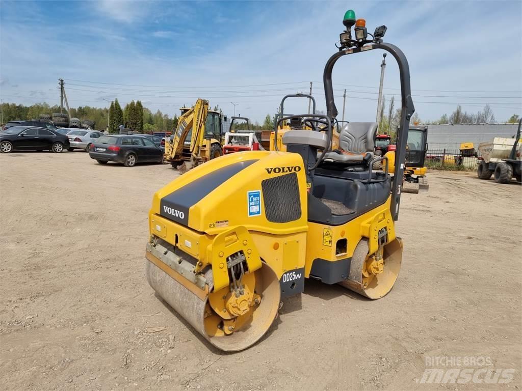 Volvo DD25 Divvalču grunts veltņi