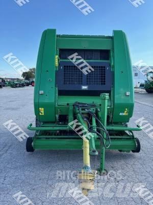 John Deere 854 Rituļu preses