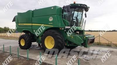 John Deere S670 Ražas novākšanas kombaini