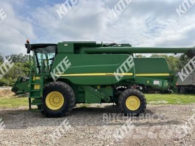 John Deere W650 Ražas novākšanas kombaini