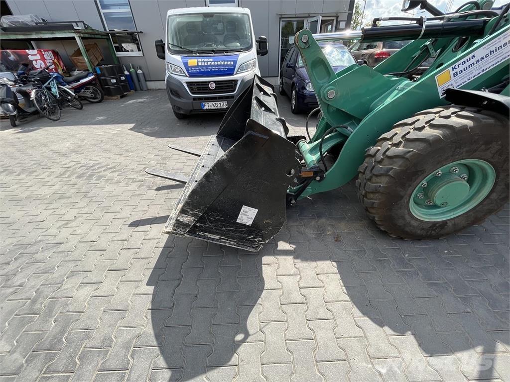 CAT 906 M Iekrāvēji uz riteņiem