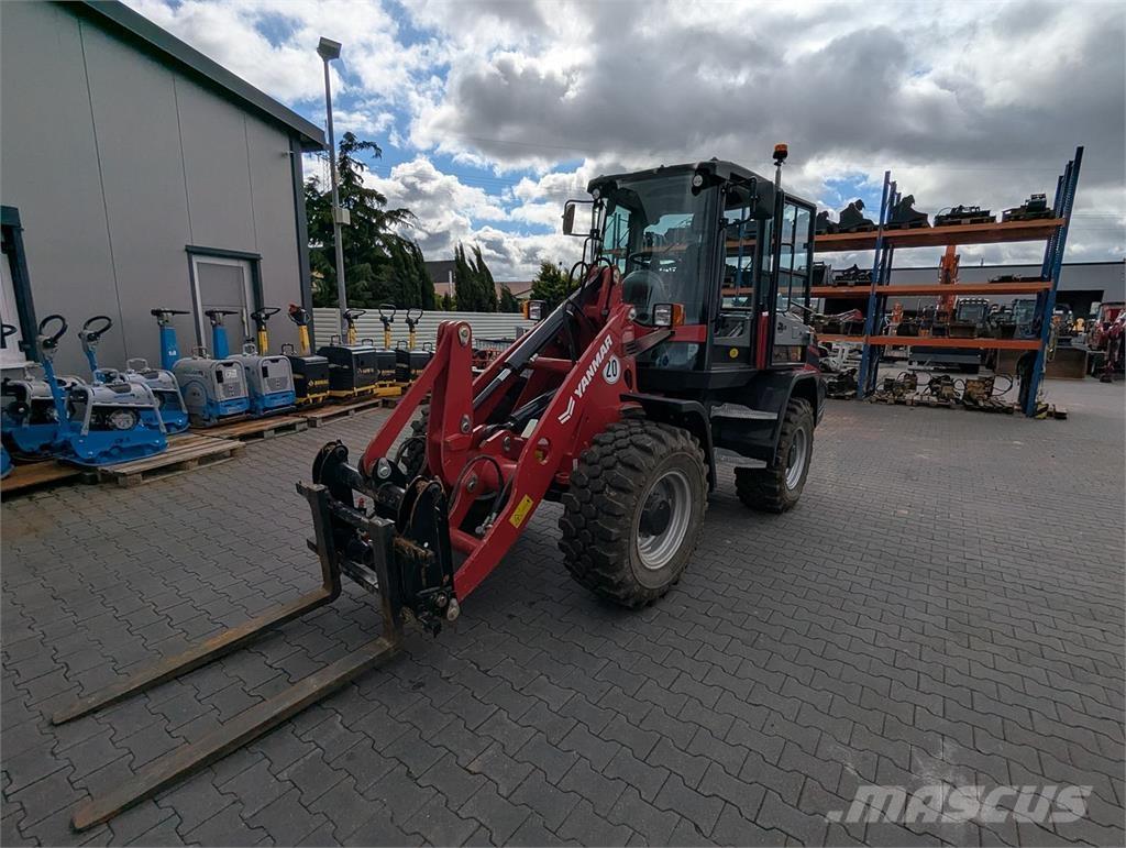 Yanmar V100 Iekrāvēji uz riteņiem