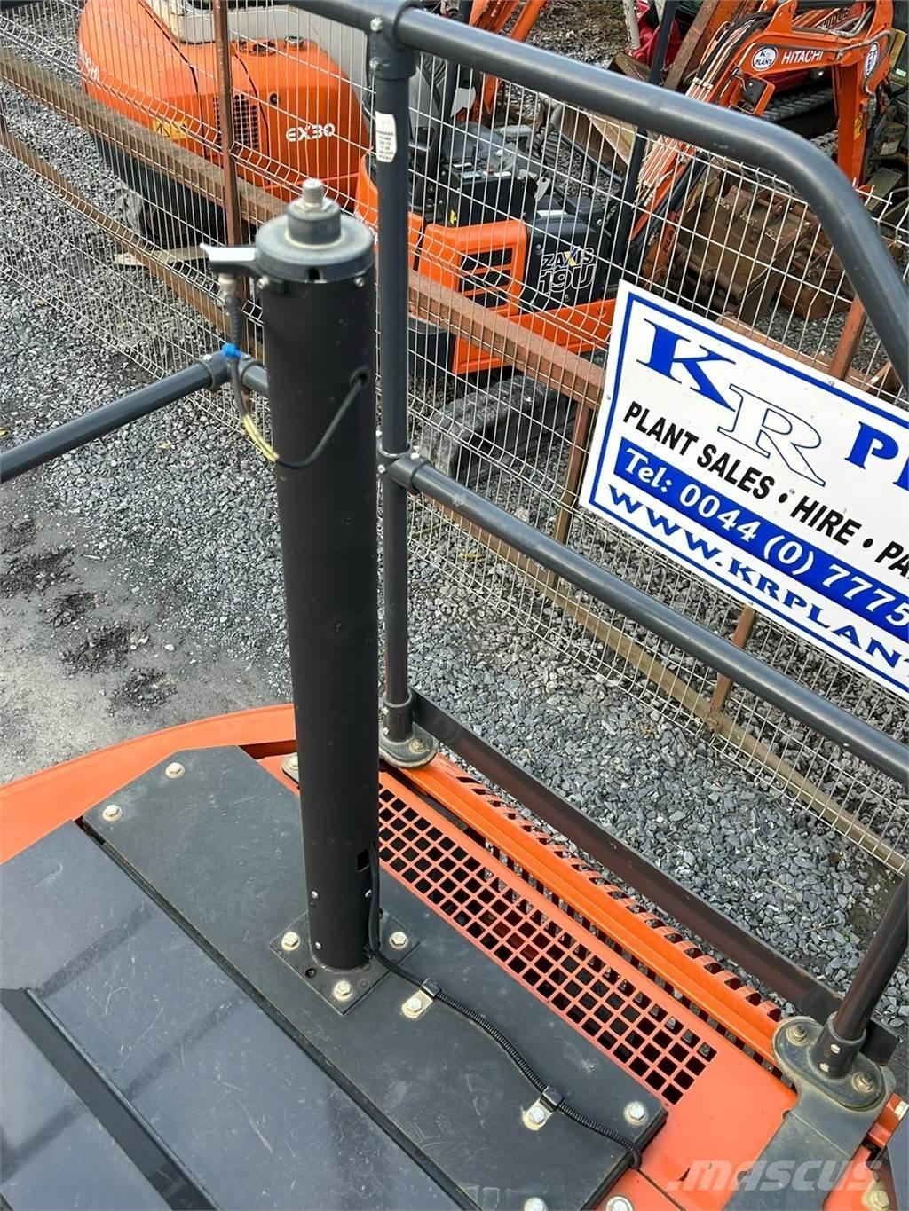 Hitachi ZX130LCN-6 Kāpurķēžu ekskavatori