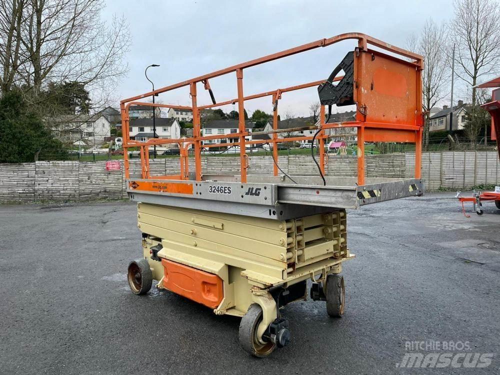 JLG 3246ES Šķerveida pacēlāji