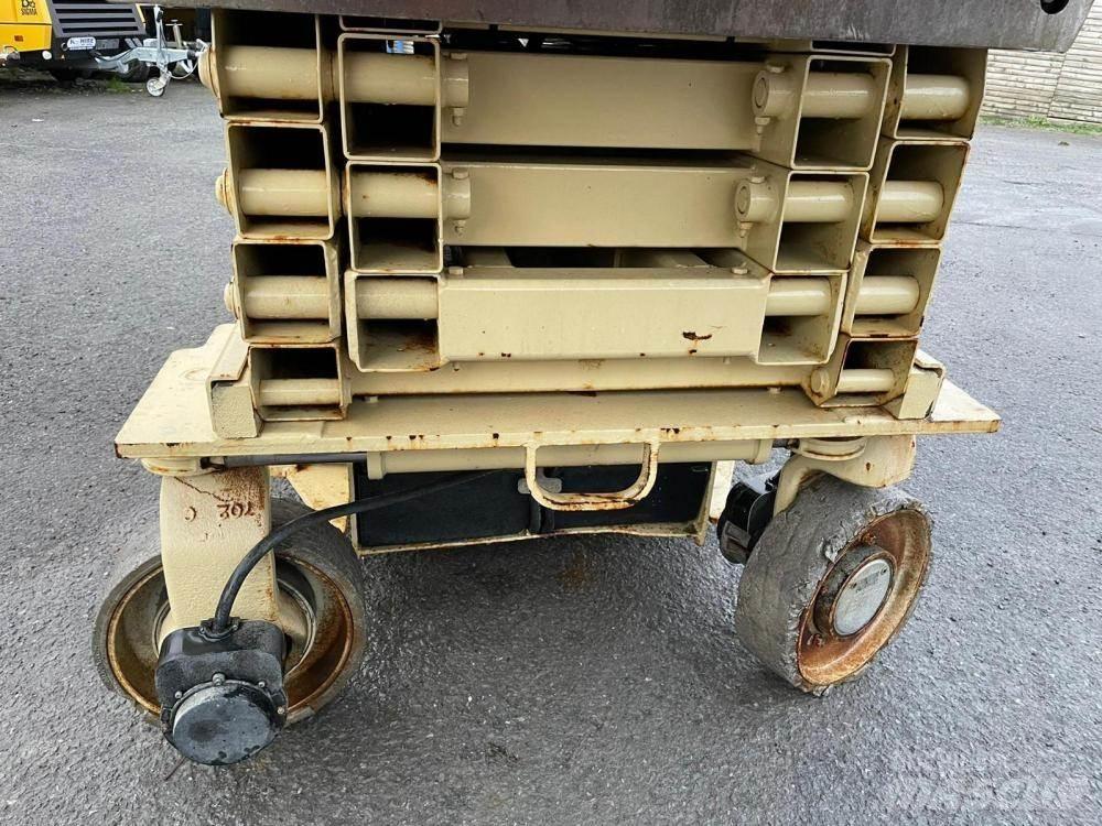 JLG 3246ES Šķerveida pacēlāji