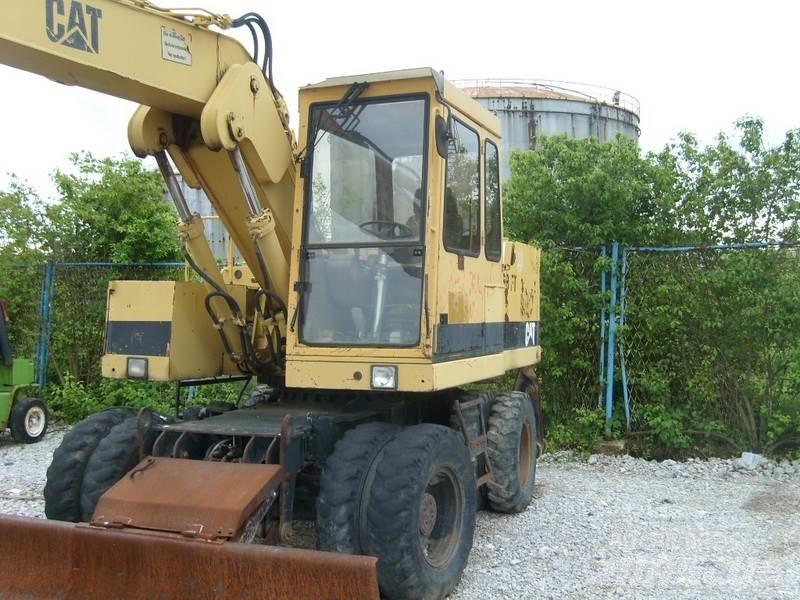 CAT 206 BFT Ekskavatori uz riteņiem
