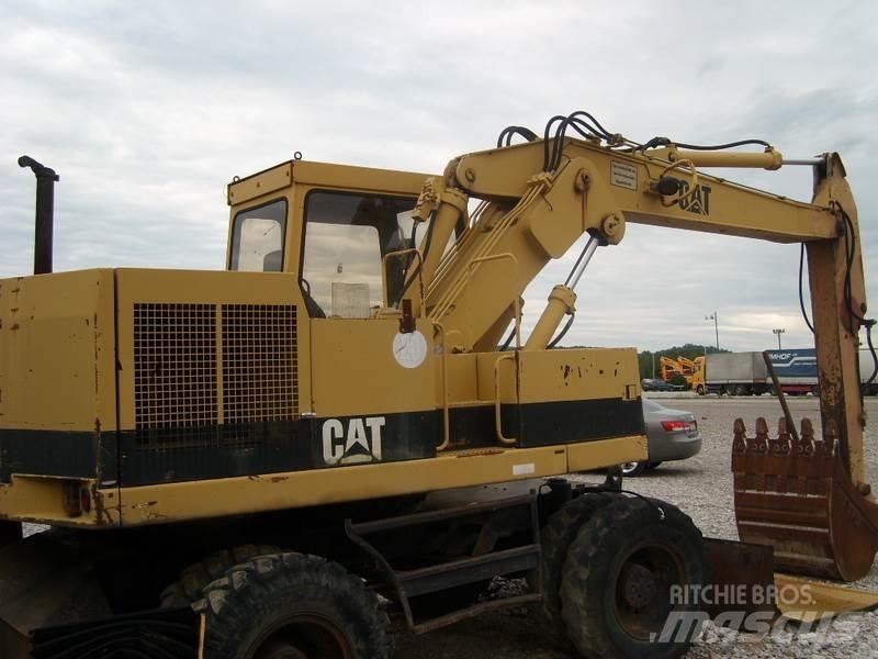 CAT 206 BFT Ekskavatori uz riteņiem