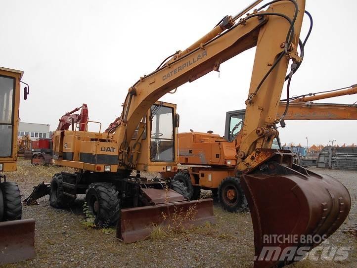 CAT 212B FT Ekskavatori uz riteņiem