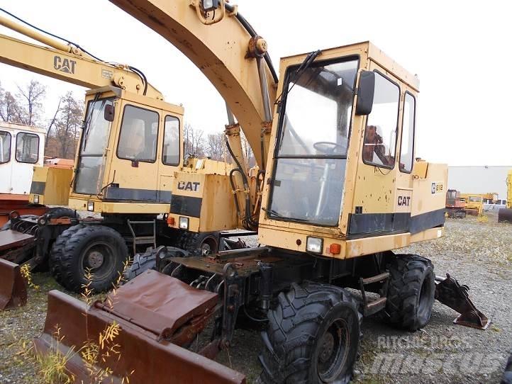 CAT 212B FT Ekskavatori uz riteņiem
