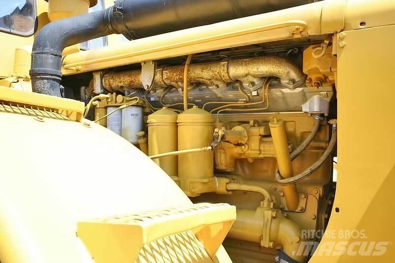 CAT 824B Riteņu buldozeri