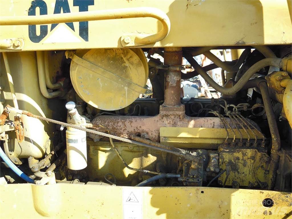 CAT D5B Kāpurķēžu buldozeri